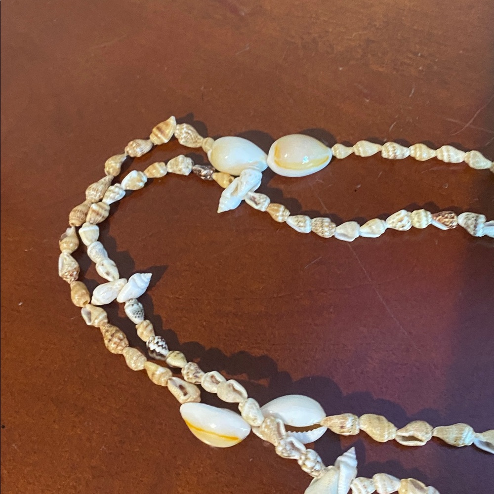 Two seashell necklaces - Picture 2 of 5
